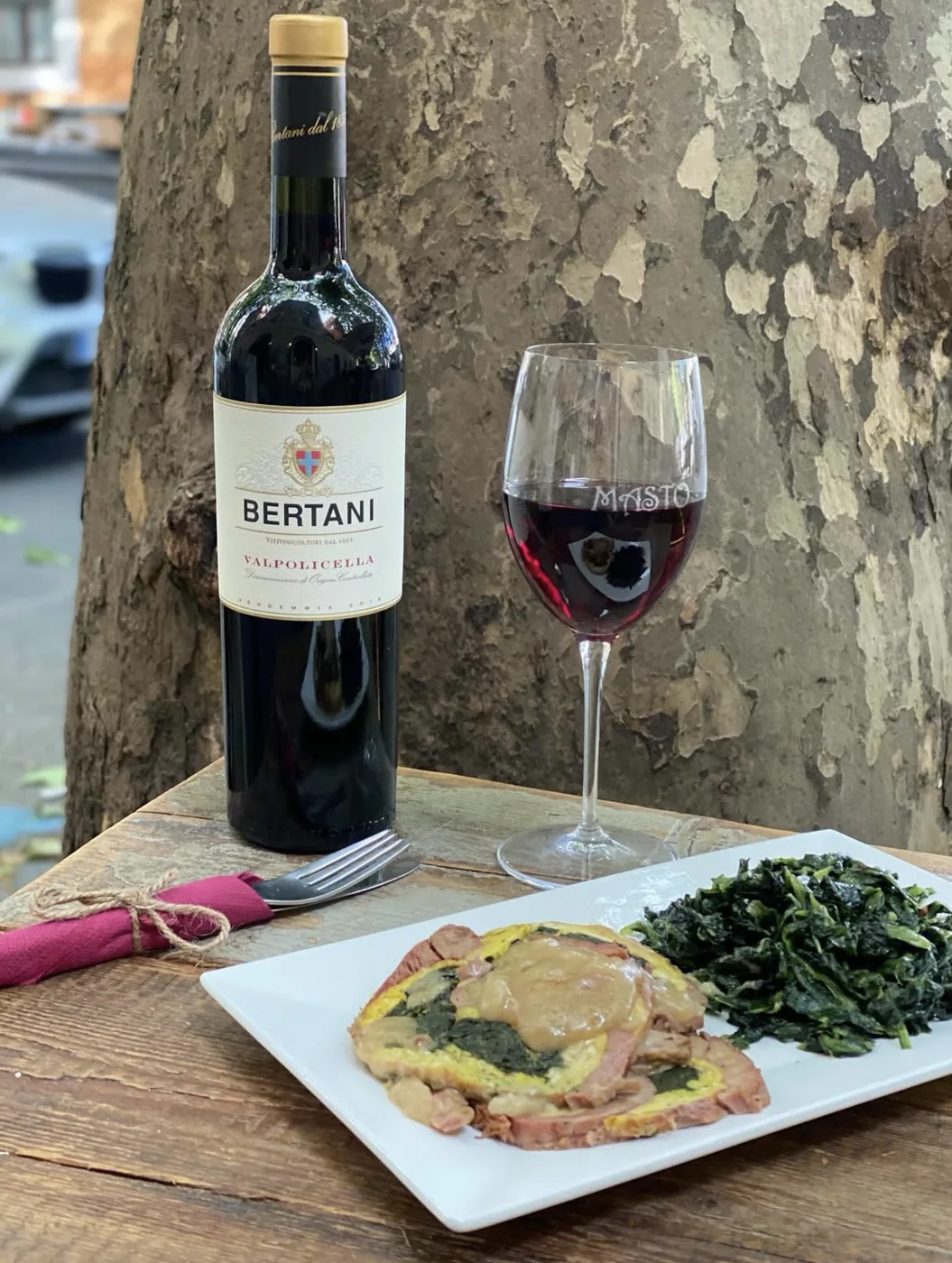 Valpolicella e cucina di casa: il calice MASTO accanto al piatto